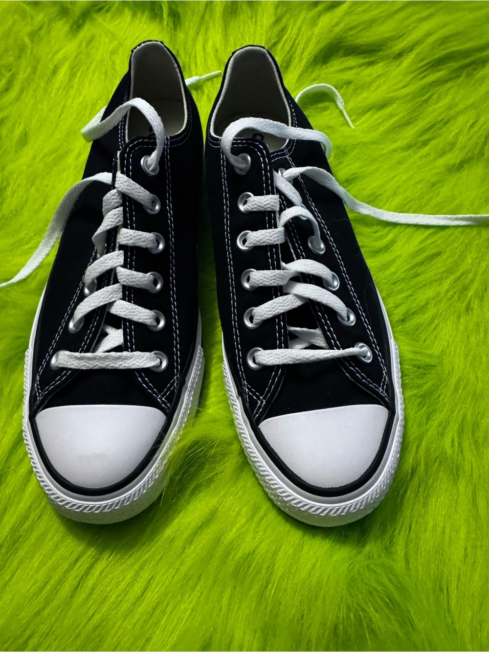 Classic Low-Top Black Canvas Sneakers with White Toe